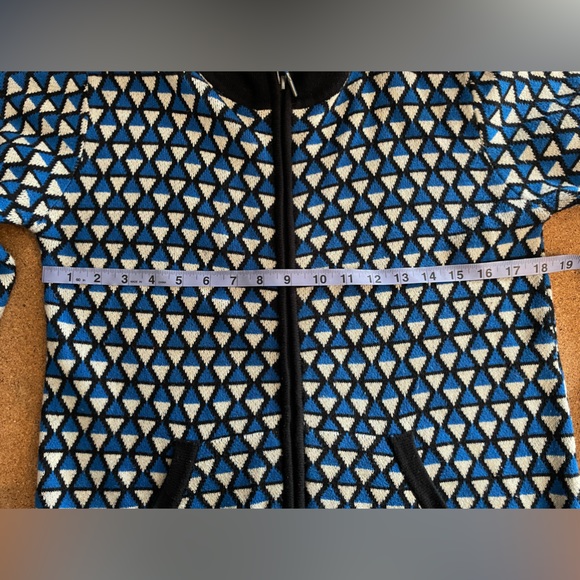 Bench zip front cardigan.hooded. Pockets. Ribbing at waist and cuffs.Wmns Large - Picture 8 of 8